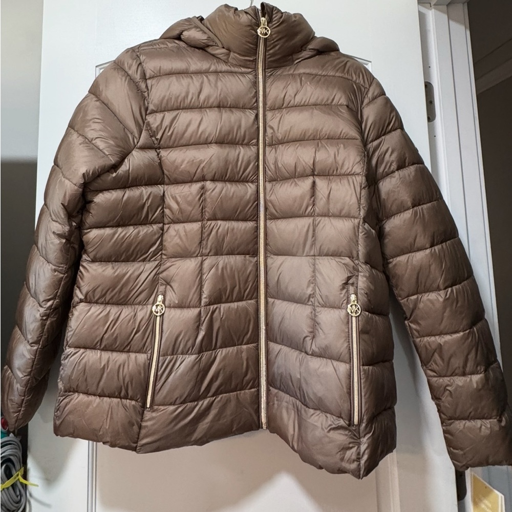 NWT Michael Kors Light Puffer Jacket in Truffle with Gold Hardware (XL)